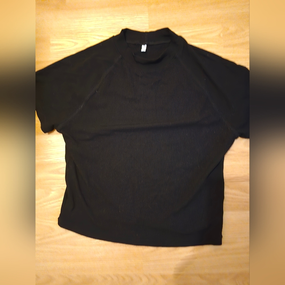 ReoRia Black Short Sleeve Tee Classic Design